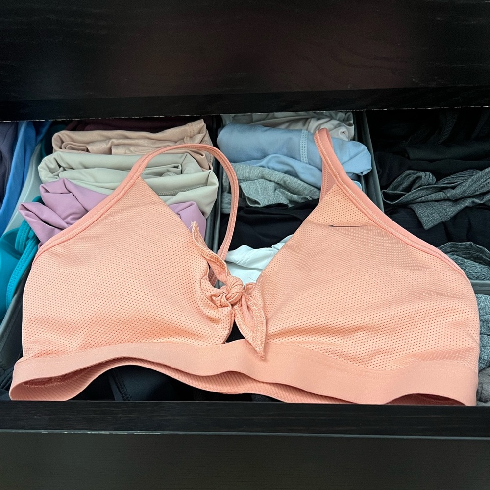 Nike plunge sports bra. Super cute peach color.
